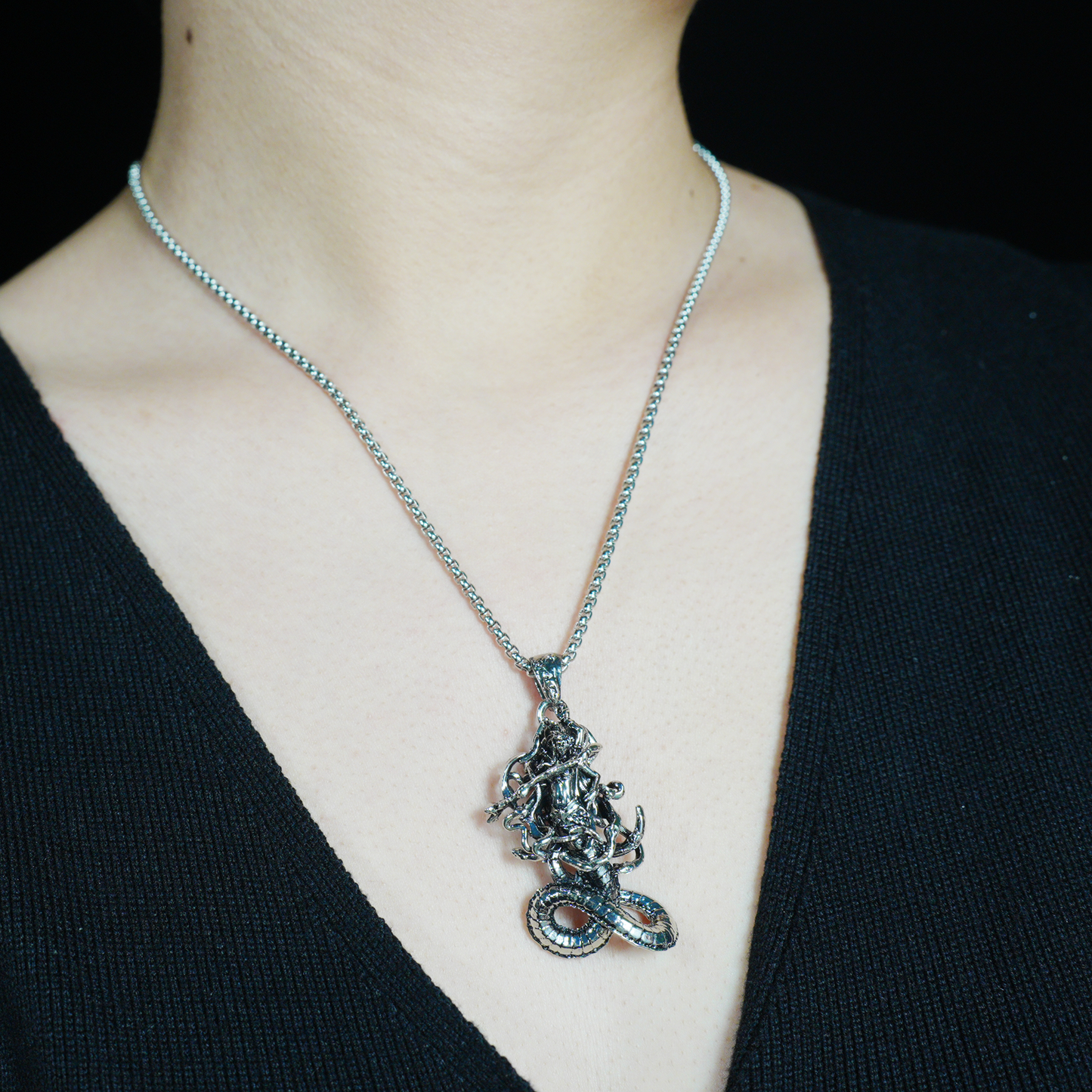 Gothic Medusa Schlangenanhänger Halskette | Dunkle Mythologie Relief Schmuck