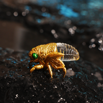 Halskette mit Zikadenanhänger – Vintage-Insektenschmuck in Kristalloptik, Symbol der Wiedergeburt und Klarheit, von der Natur inspiriertes Totemgeschenk