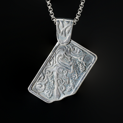 Halskette mit Narren-Totenkopf-Anhänger | Gothic-Punk-Schmuck mit goldenen und roten Akzenten | Dunkles Totem-Accessoire für Männer und Frauen