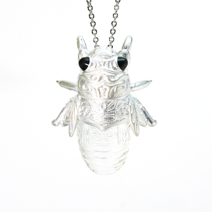 Halskette mit Zikadenanhänger – Vintage-Insektenschmuck in Kristalloptik, Symbol der Wiedergeburt und Klarheit, von der Natur inspiriertes Totemgeschenk