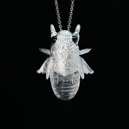 Halskette mit Zikadenanhänger – Vintage-Insektenschmuck in Kristalloptik, Symbol der Wiedergeburt und Klarheit, von der Natur inspiriertes Totemgeschenk