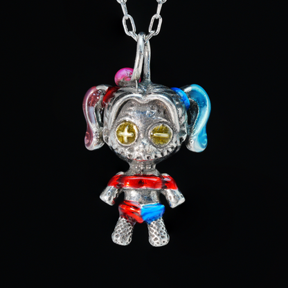 Halskette mit Anhänger „Punk Doll Girl“, süßer Cosplay-Stil, rote und blaue Haare, Knopfaugen, handgefertigter Schmuck aus Legierung