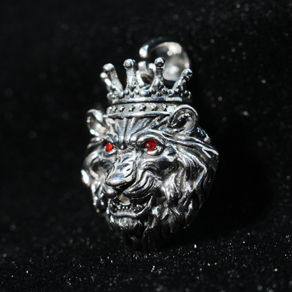 Halskette mit gekröntem Löwenkopf-Anhänger | Vintage-Schmuck mit roten Augen | Auffälliges Gothic-Unisex-Statement