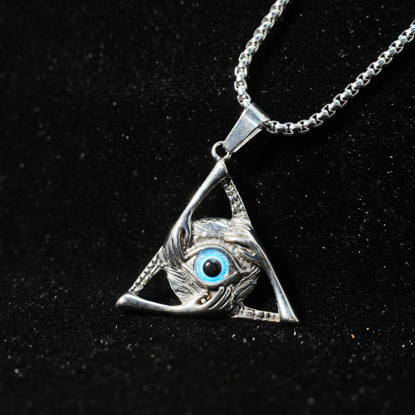 Halskette mit Dreiecksanhänger „Allsehendes Auge“ | Mystischer Amulettschmuck mit blauem Edelstein | Gotischer okkulter Unisex-Schutzanhänger