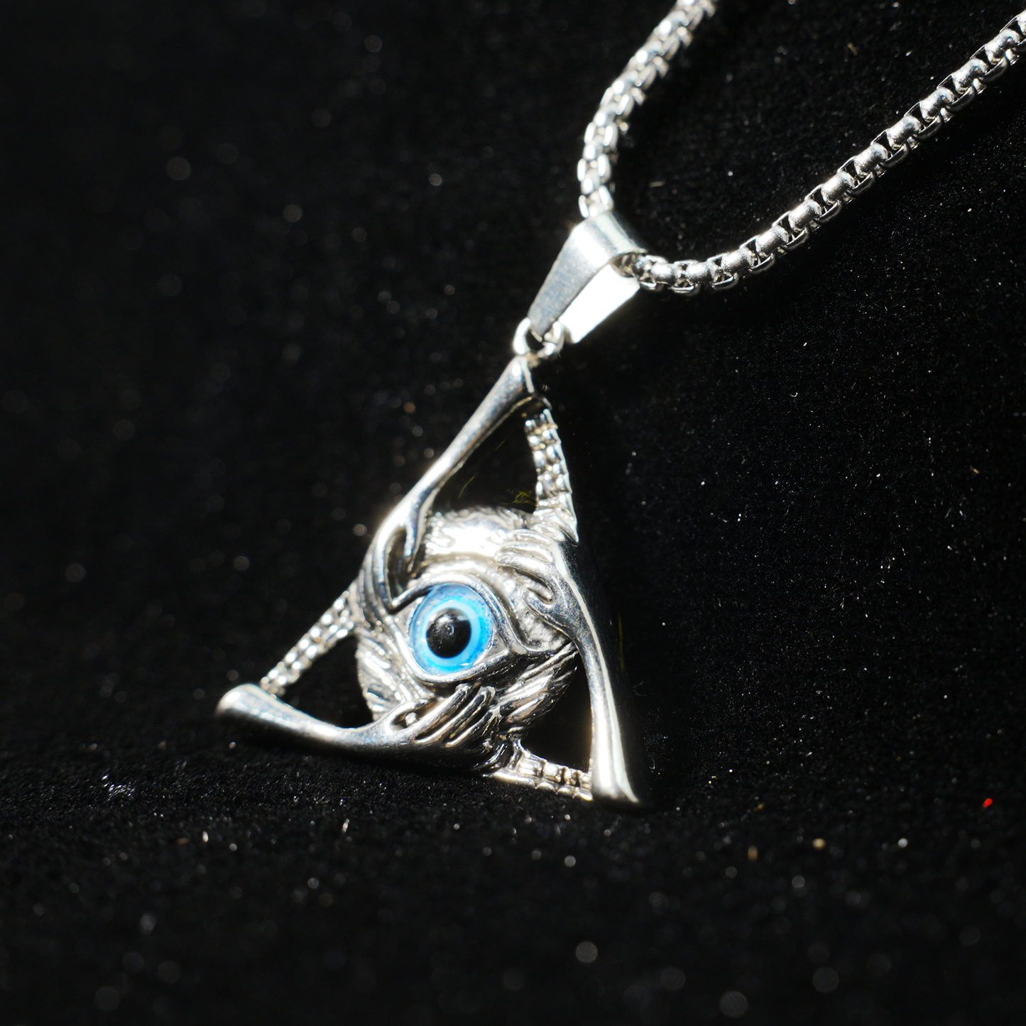 Halskette mit Dreiecksanhänger „Allsehendes Auge“ | Mystischer Amulettschmuck mit blauem Edelstein | Gotischer okkulter Unisex-Schutzanhänger