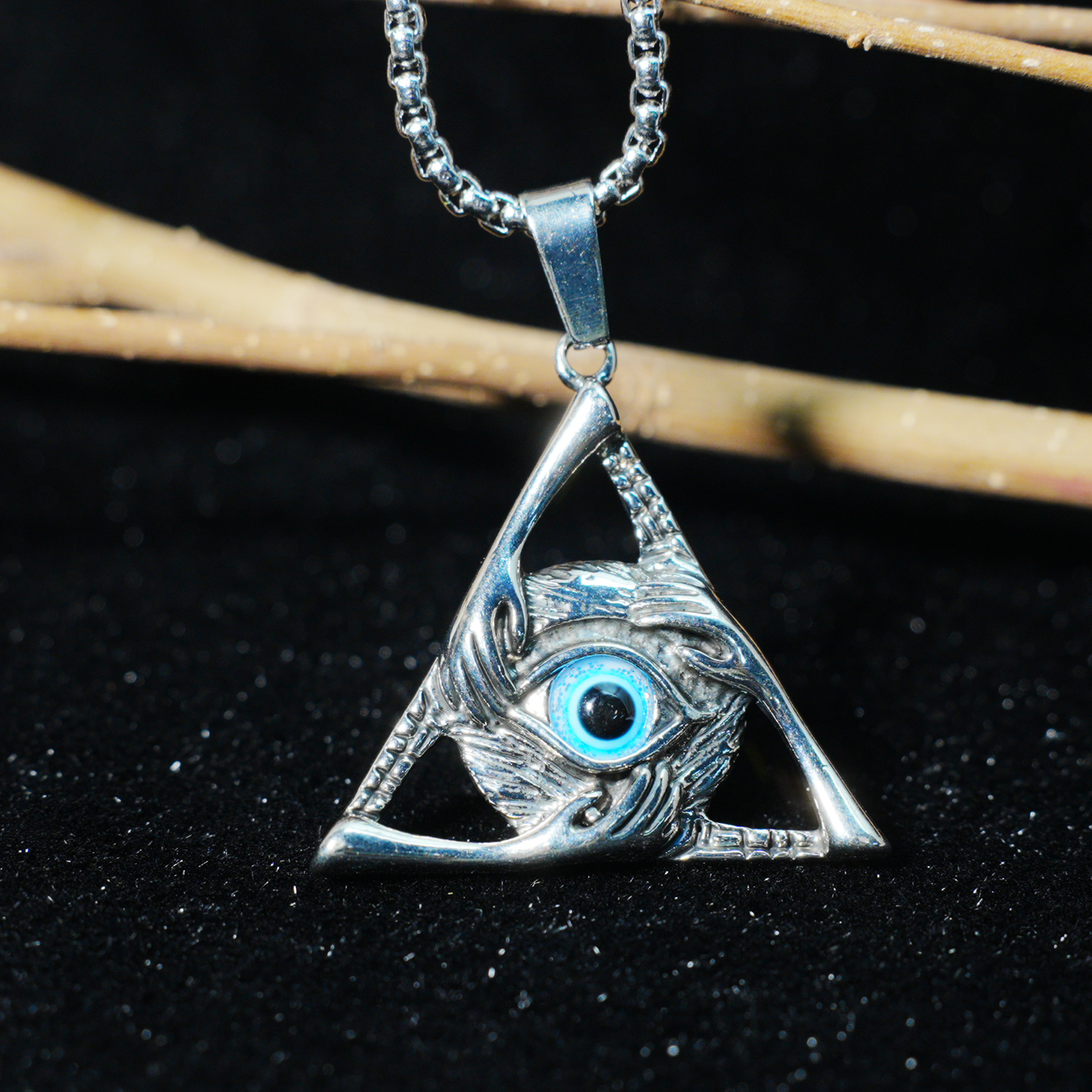 Halskette mit Dreiecksanhänger „Allsehendes Auge“ | Mystischer Amulettschmuck mit blauem Edelstein | Gotischer okkulter Unisex-Schutzanhänger