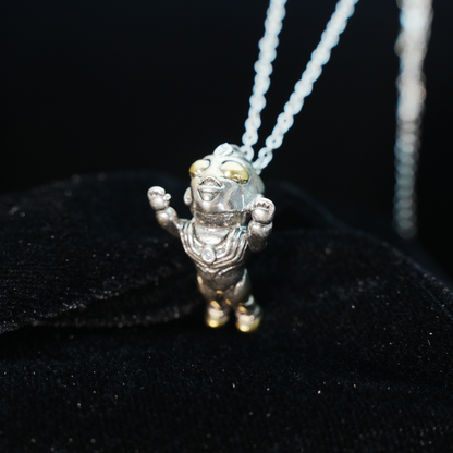 Von Ultraman inspirierte Chibi-Anhänger-Halskette – Mutige Heldenpose, Retro-Rüstungslook, Schmuck für Anime-Fans und Cosplay-Geschenke