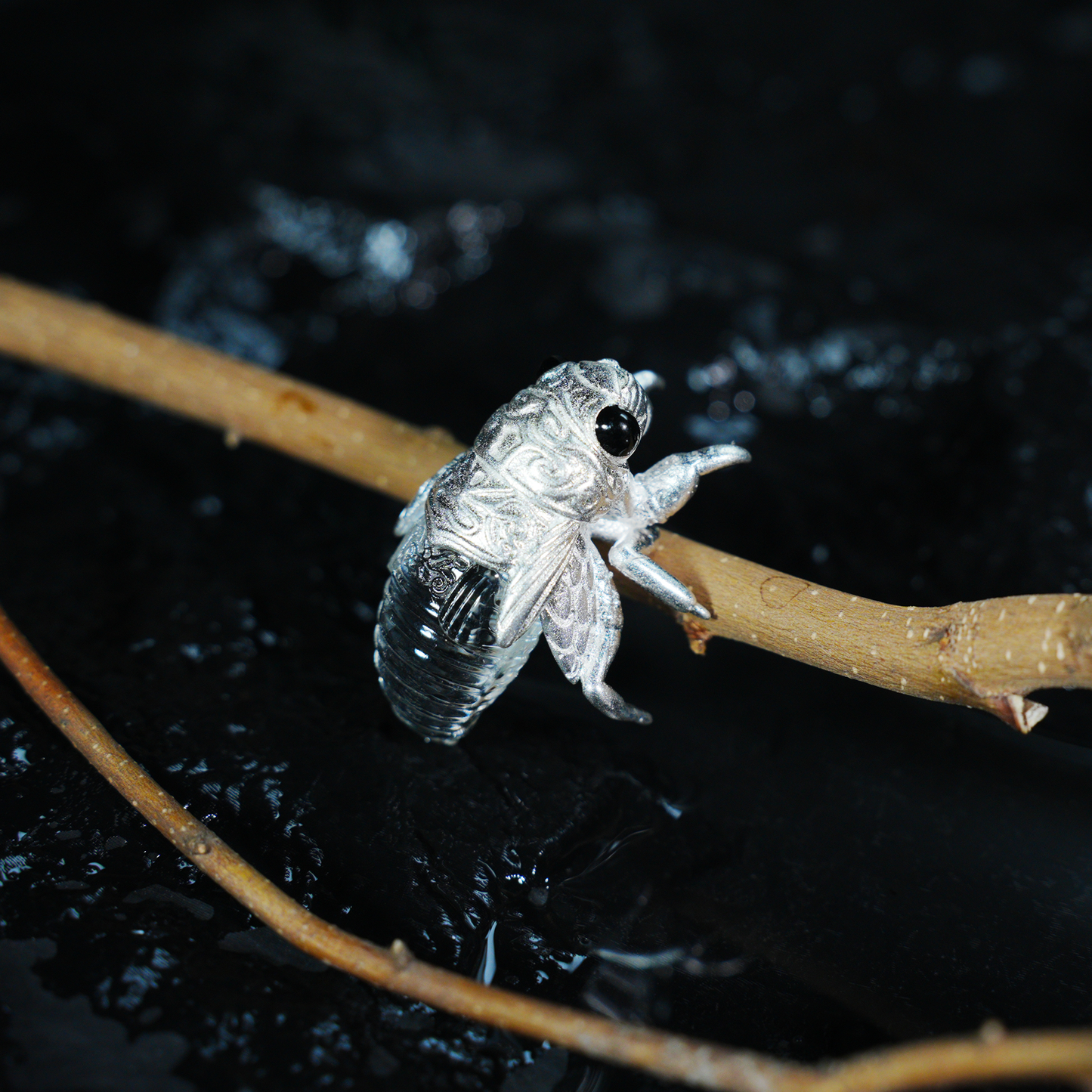 Halskette mit Zikadenanhänger – Vintage-Insektenschmuck in Kristalloptik, Symbol der Wiedergeburt und Klarheit, von der Natur inspiriertes Totemgeschenk