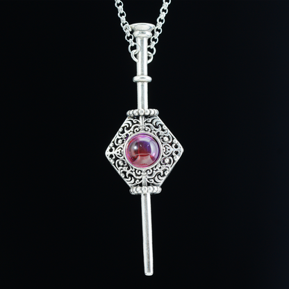 Vintage Gothic Zauberstab Anhänger Halskette, Lila Rot Edelstein Amulett Design, Ornamental Geschnitzter Tropfen, Artisan Statement Schmuck