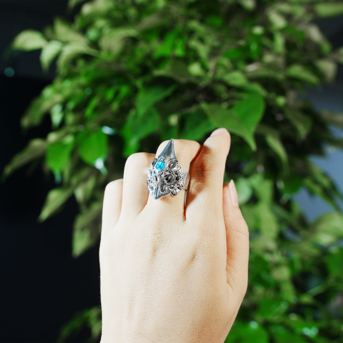 Gotischer geschnitzter Ring | Vogelschnabel-Totem-Design | Statement-Schmuck im mysteriösen Stil | Ideal für Cosplay und Bühnenkleidung