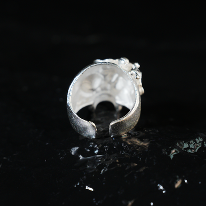Floraler Totenkopf Ring, Gothic Geschnitzter Statement Ring, Dunkler Punk Schmuck mit 3D Floral Totenkopf Design