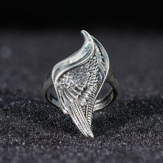 Wing shaped gothic ring with dynamic curves, feathered statement band, mystical guardian style, ideal for bold outfits & symbolic styling