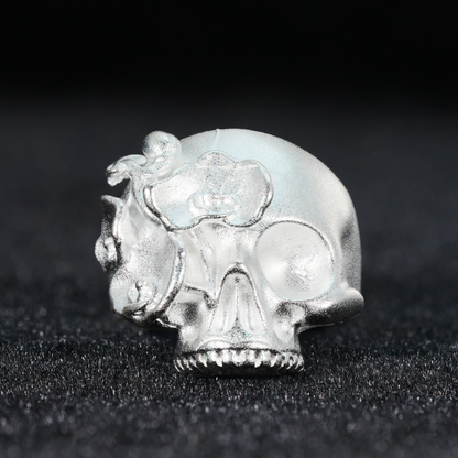 Floraler Totenkopf Ring, Gothic Geschnitzter Statement Ring, Dunkler Punk Schmuck mit 3D Floral Totenkopf Design