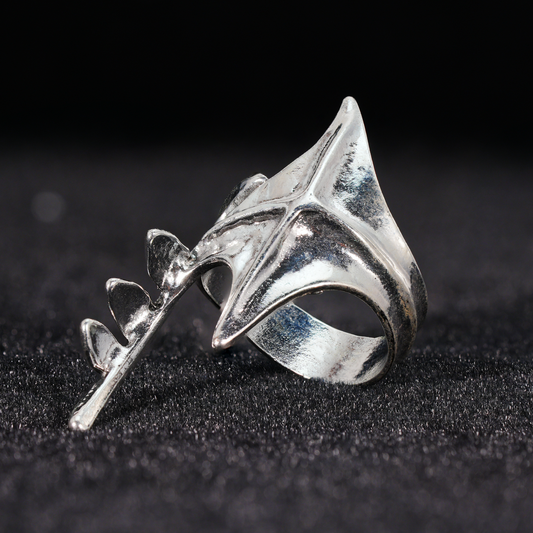 Leaf-inspired ring, minimalist nature accessory, open wrap design with flowing curves, symbolic growth jewelry for daily wear or gift