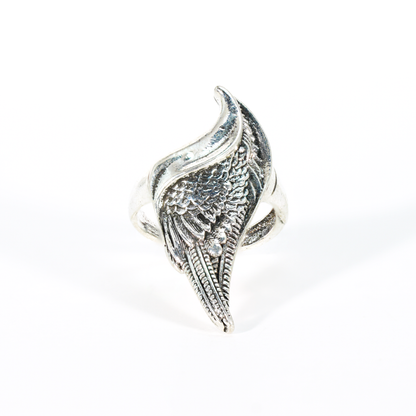 Wing shaped gothic ring with dynamic curves, feathered statement band, mystical guardian style, ideal for bold outfits & symbolic styling