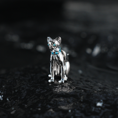 Mystischer Katzen-Ohrstecker | Blaue Kristallaugen &amp; Halsband | Gotischer Katzenschmuck | Unisex-Statement-Tierohrring | Katzen-Totem-Accessoire