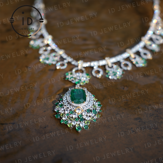 Elegant Emerald Necklace with Luxurious Design – Perfect for Special Occasions and Gifts