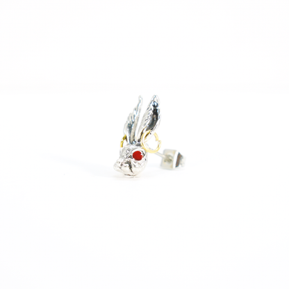 Gothic Bunny Ohrstecker, Hasenkopf Ohrstecker mit roten Augen und goldenen Creolendetails, Punk Totem Schmuck für Männer und Frauen