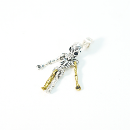 Alien Skeleton Stud Earrings – Gothic Skull Design, Creepy Cute Unisex Jewelry