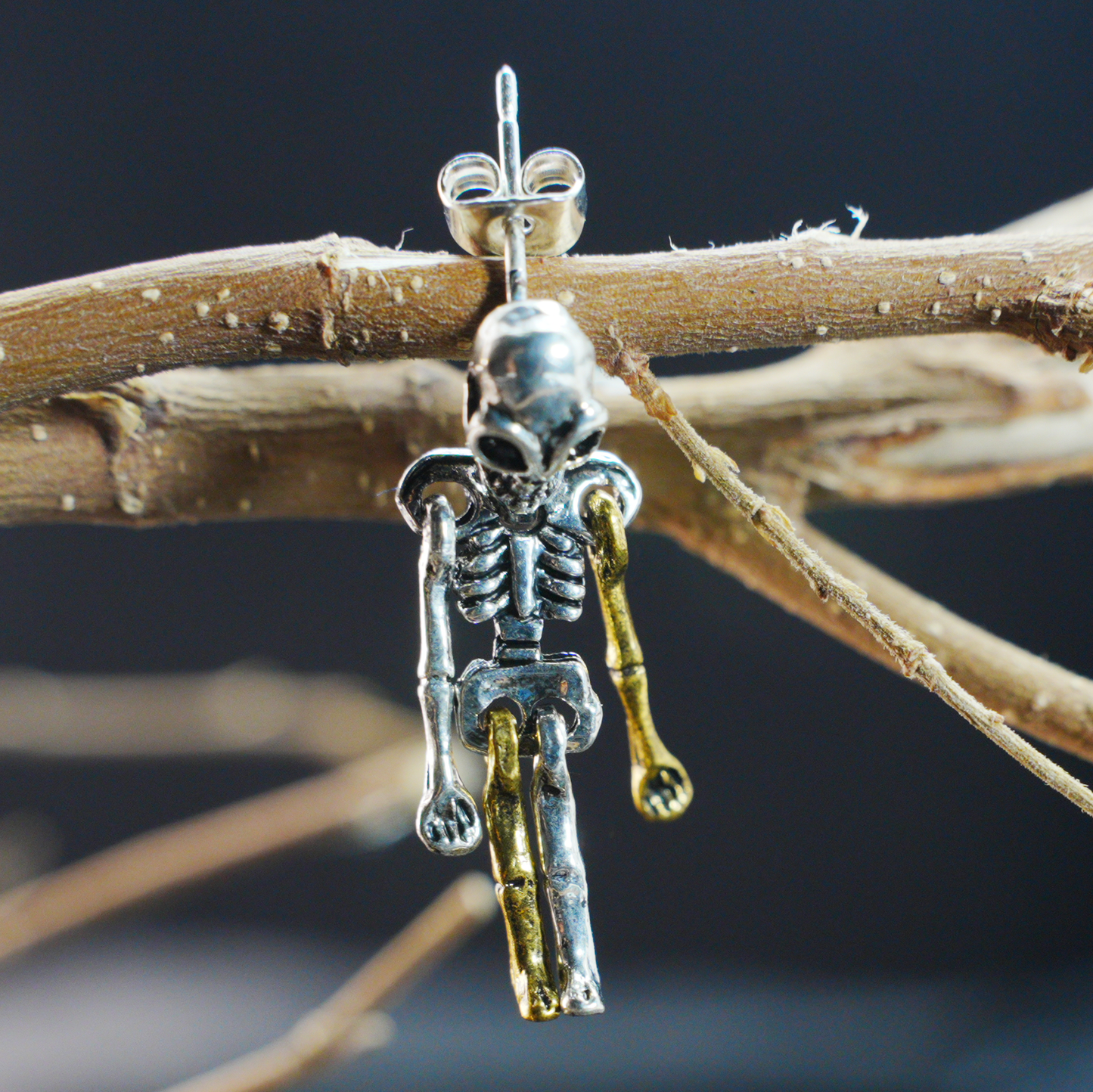 Alien Skeleton Stud Earrings – Gothic Skull Design, Creepy Cute Unisex Jewelry