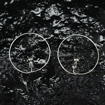 Minimalistische Zwillingskatzen-Creolen – Gedenkschmuck für Paare