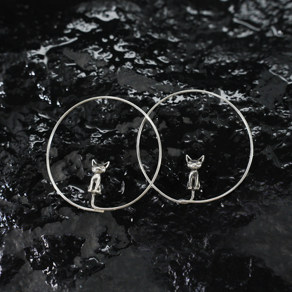 Minimalistische Zwillingskatzen-Creolen – Gedenkschmuck für Paare