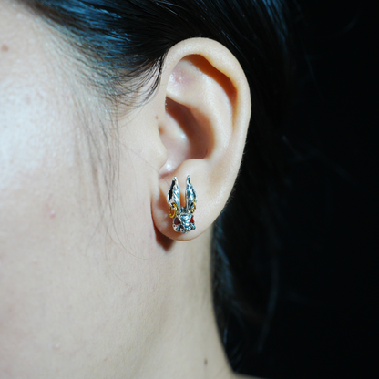 Gothic Bunny Ohrstecker, Hasenkopf Ohrstecker mit roten Augen und goldenen Creolendetails, Punk Totem Schmuck für Männer und Frauen
