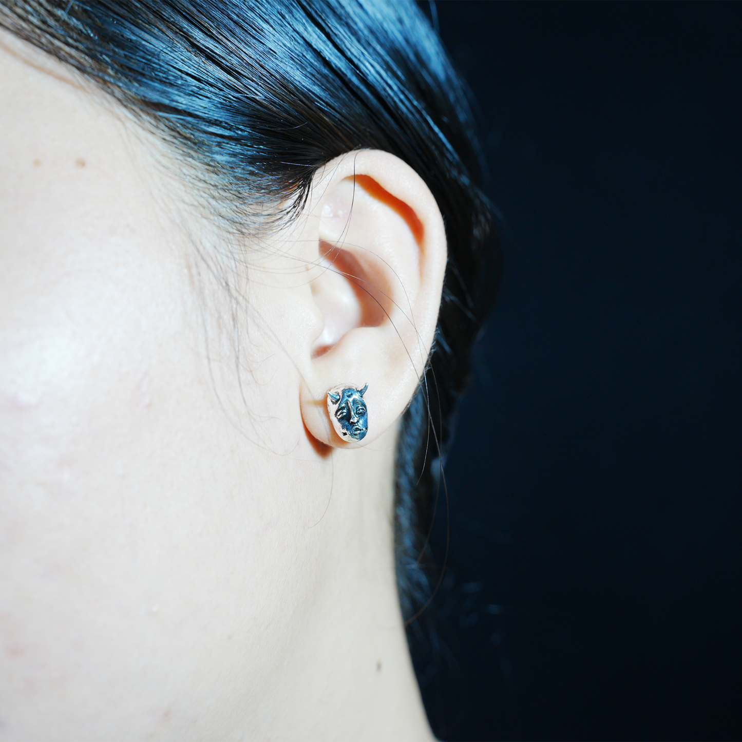 Gothic Demon Mask Earring with Sad Face Carving, Punk Style Emotional Amulet, Artistic Single Stud for Symbolic Wear