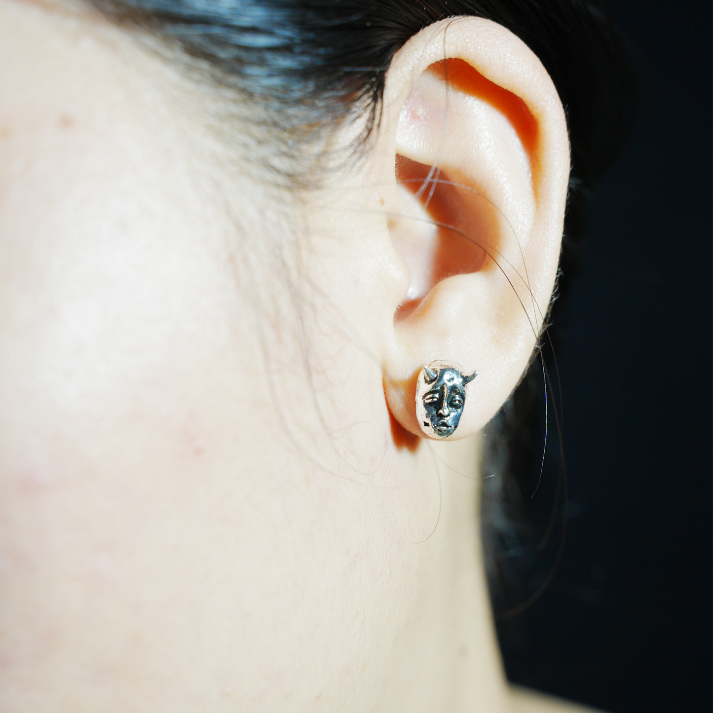 Gothic Demon Mask Earring with Sad Face Carving, Punk Style Emotional Amulet, Artistic Single Stud for Symbolic Wear
