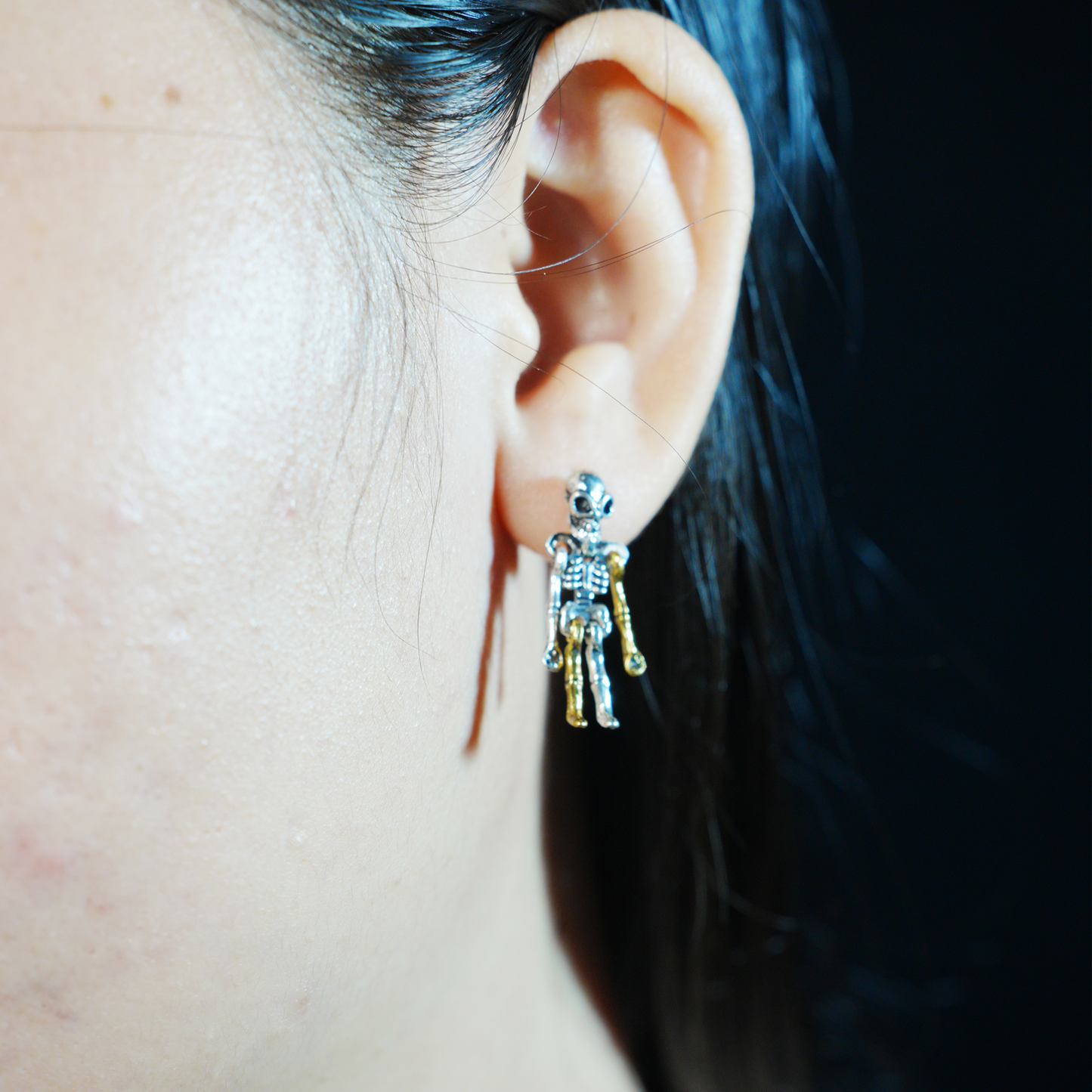 Alien Skeleton Stud Earrings – Gothic Skull Design, Creepy Cute Unisex Jewelry