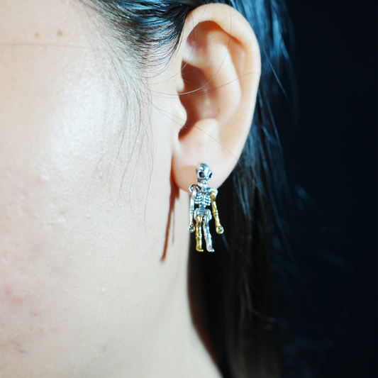 Alien Skeleton Stud Earrings – Gothic Skull Design, Creepy Cute Unisex Jewelry