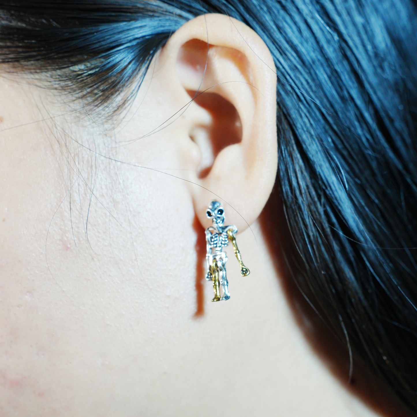 Alien Skeleton Stud Earrings – Gothic Skull Design, Creepy Cute Unisex Jewelry
