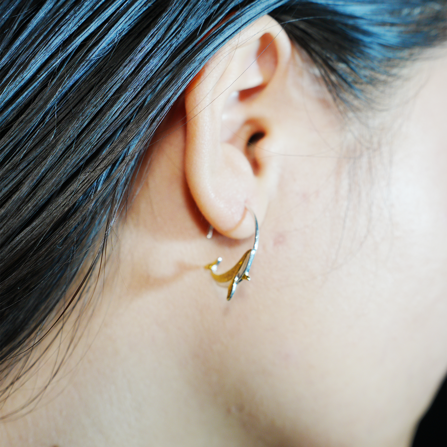 Delfin Ohrstecker – Gold &amp; Silber Zweifarbiger Tier Totem Schmuck, Spirituelles Ozean Liebhaber Geschenk