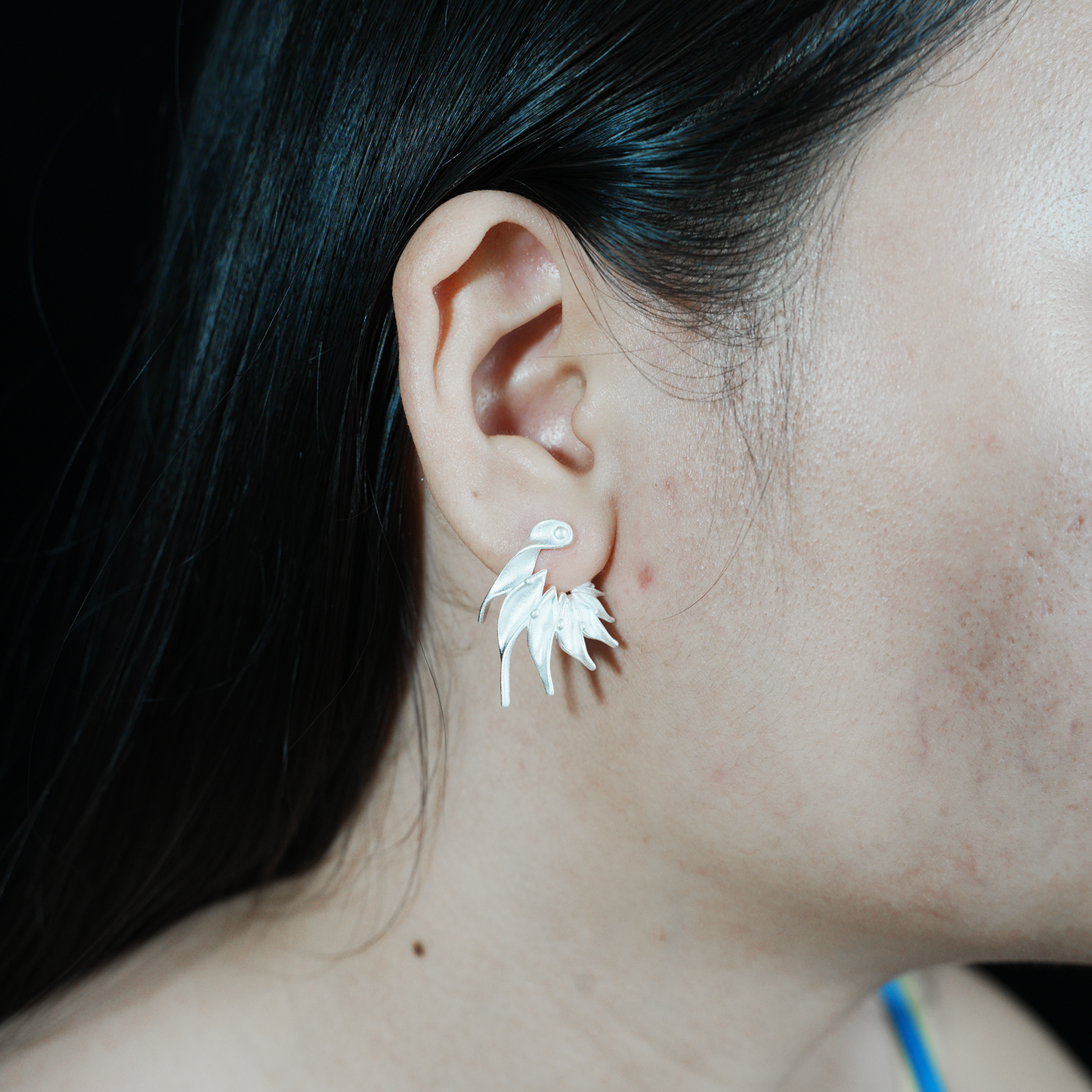 Gewellte Struktur Tropfen Ohrringe, Ozean inspirierter Ohrschmuck für Frauen, Künstlerische minimalistische Ohrstecker, Einzigartiges Geschenk für Sie