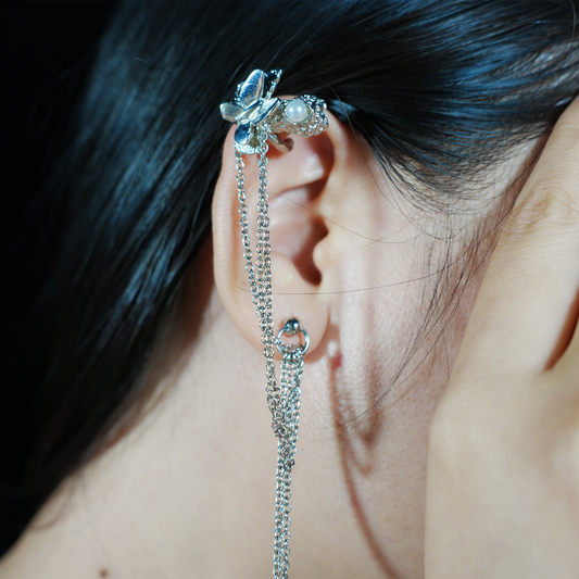 Butterfly Pearl Drop Chain Earrings, Asymmetrical Ear Cuff Style, Nature Inspired Jewelry for Women, Elegant Gift for Her