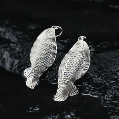 Fisch Tropfen Ohrringe, Handgefertigter Schmuck im Ethno Stil, Vintage Geschnitztes Fisch Design, spirituelles Symbol Geschenk für Sie