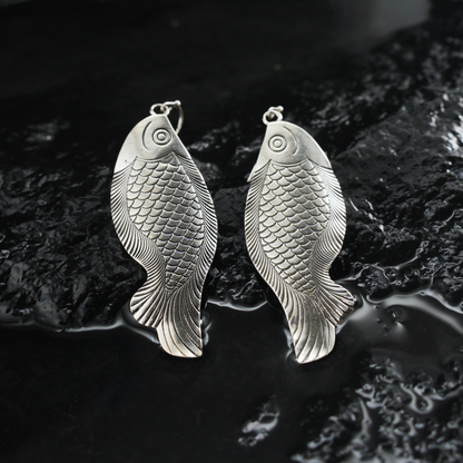 Fisch Tropfen Ohrringe, Handgefertigter Schmuck im Ethno Stil, Vintage Geschnitztes Fisch Design, spirituelles Symbol Geschenk für Sie