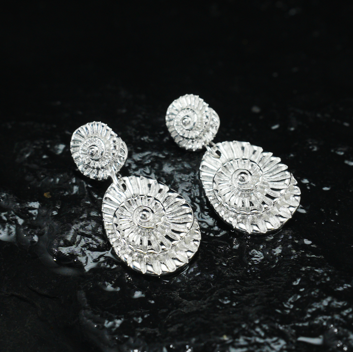 Spiralförmige Tropfen Ohrringe, Fossil Ammonit inspirierter Schmuck, Geschenk für Frauen