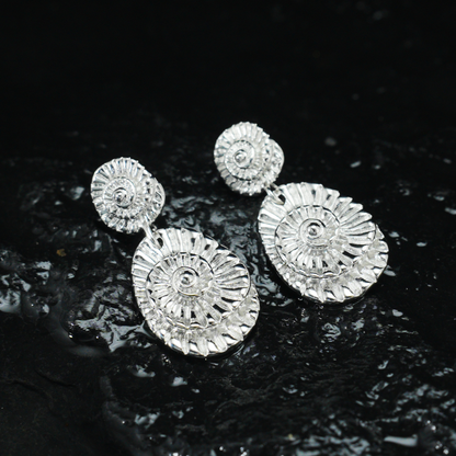 Spiralförmige Tropfen Ohrringe, Fossil Ammonit inspirierter Schmuck, Geschenk für Frauen
