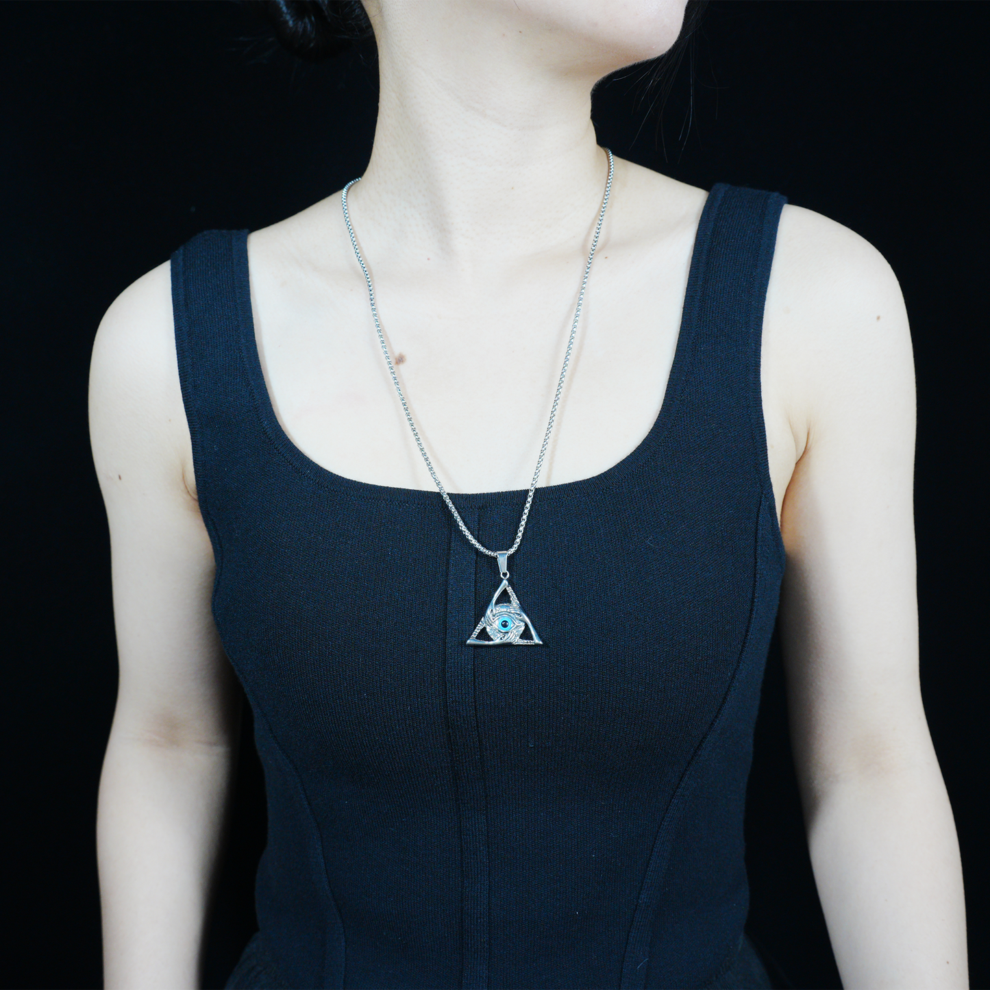 Halskette mit Dreiecksanhänger „Allsehendes Auge“ | Mystischer Amulettschmuck mit blauem Edelstein | Gotischer okkulter Unisex-Schutzanhänger