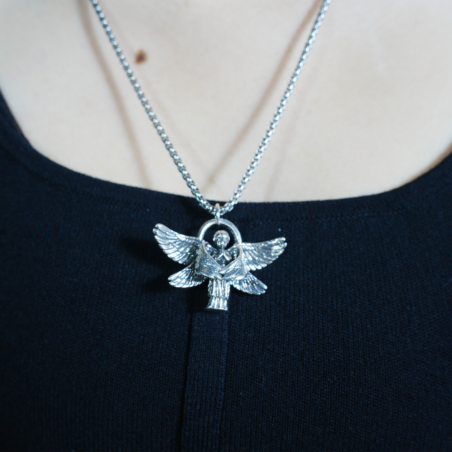 Halskette mit betenden Engel-Anhänger – Gothic-Schutzschmuck für Männer und Frauen, Engel-Anhänger mit offenen Flügeln, spirituelles Geschenk