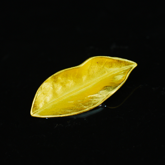 Gold leaf brooch, retro and natural style, elegant and versatile plant shape brooch