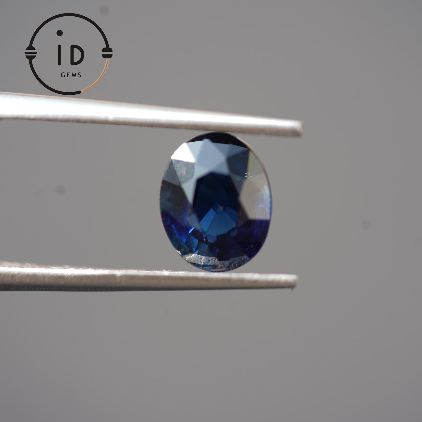 Natürlicher unbehandelter Saphir – 2,02ct – Ovalschliff in lebhaftem Royalblau – individuelle Gestaltung oder als Sammlerstück