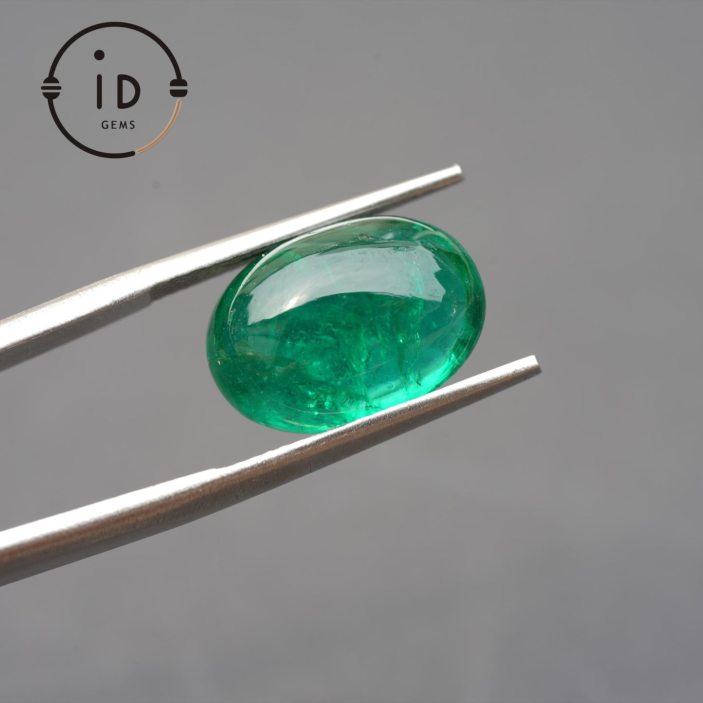 Natürlicher Smaragd aus Kolumbien 7.46ct,Ovalschliff Cabochon,Intensives Grün–Wertvoller Edelstein für Sammler oder exklusive Schmuckstücke