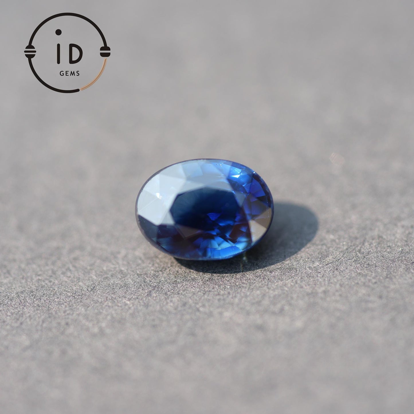 Natürlicher Saphir - 2.04ct - Oval Facettiert - Leuchtendes Royalblau - Unbehandelt - Ideal für exklusive Designs