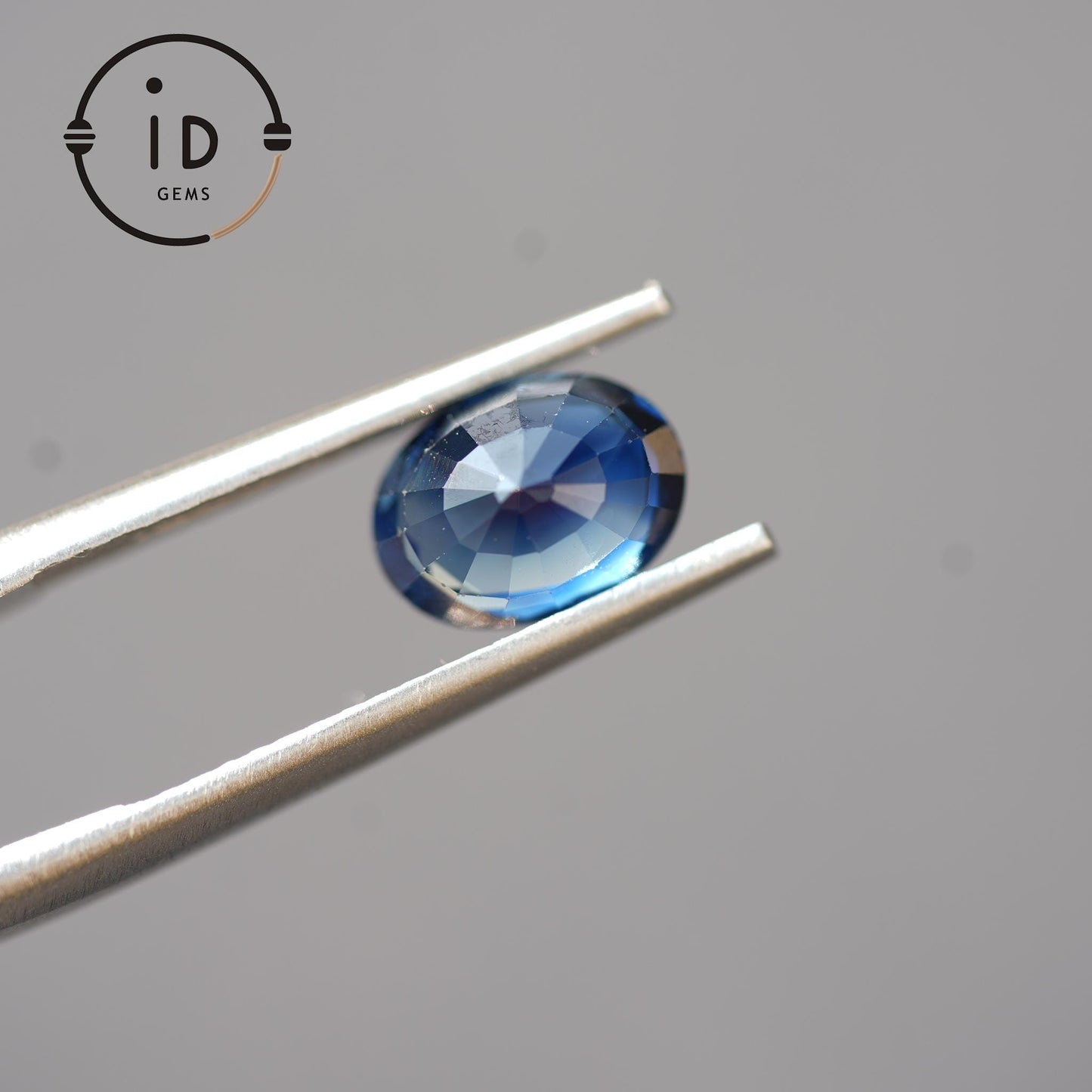 Natürlicher Saphir - 2.04ct - Oval Facettiert - Leuchtendes Royalblau - Unbehandelt - Ideal für exklusive Designs