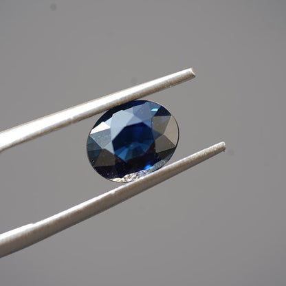 Natürlicher unbehandelter Saphir – 2,02ct – Ovalschliff in lebhaftem Royalblau – individuelle Gestaltung oder als Sammlerstück