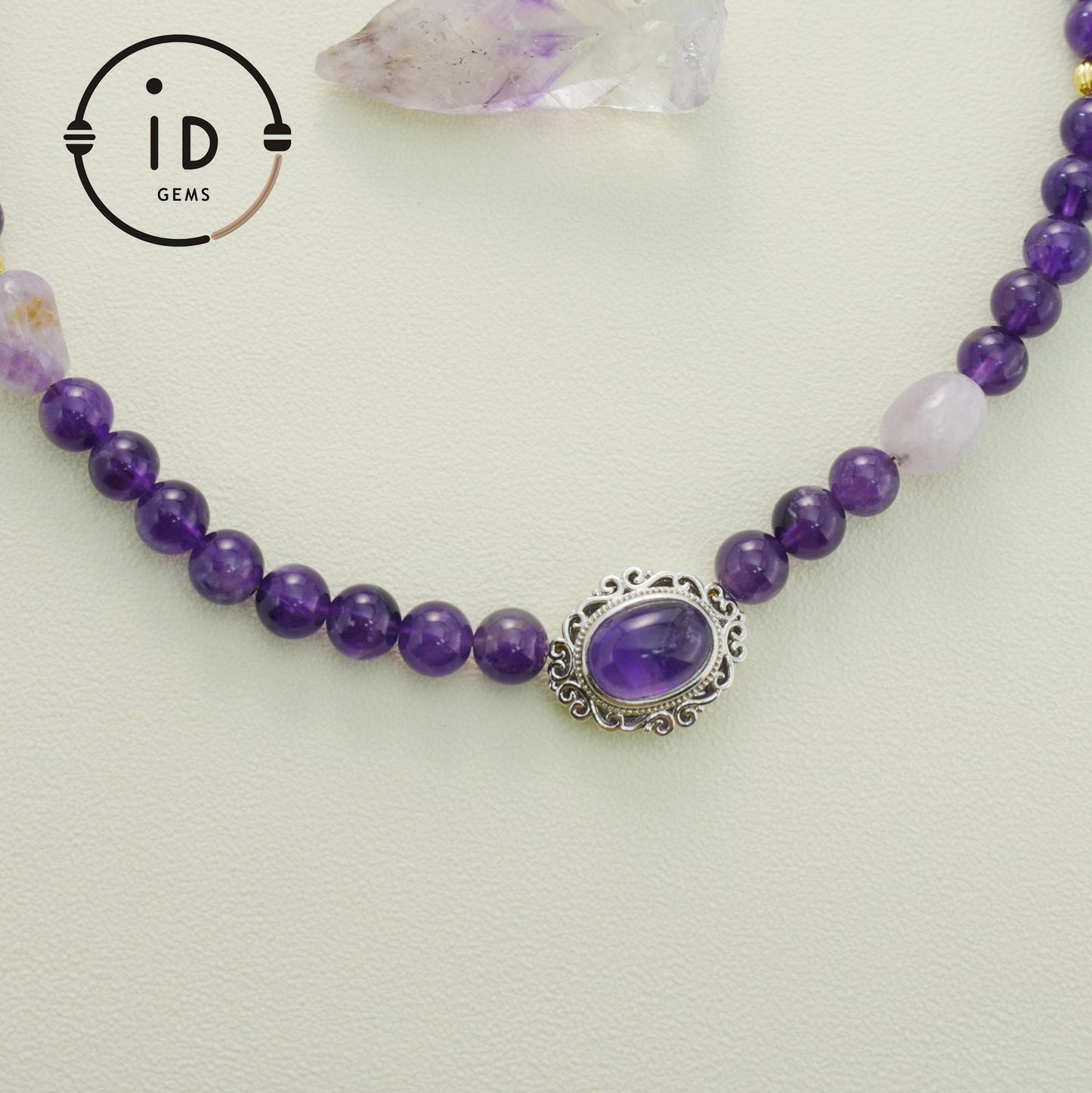 Große natürliche violette handgefertigte Perlenkette | Strukturierte Amethystperlen | Vintage-Silberanhänger | Spiritueller Heilstil