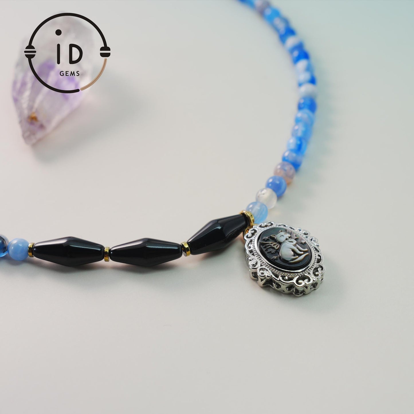 Handgefertigte blaue Halskette natürliche Achat Chalzedon Muschelgravur Halskette blaue Edelsteinperlen feines blaues Geschenk