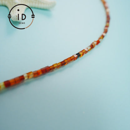 Boho Coastal natürliche Muschelanhänger Halskette | Warme Karamell- und Orangetöne handgefertigte Perlen | Lässiger Urlaubsschmuck